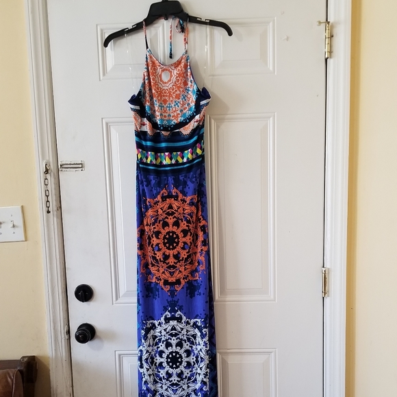 Fashion Nova Maxi Dresse - Picture 4 of 14